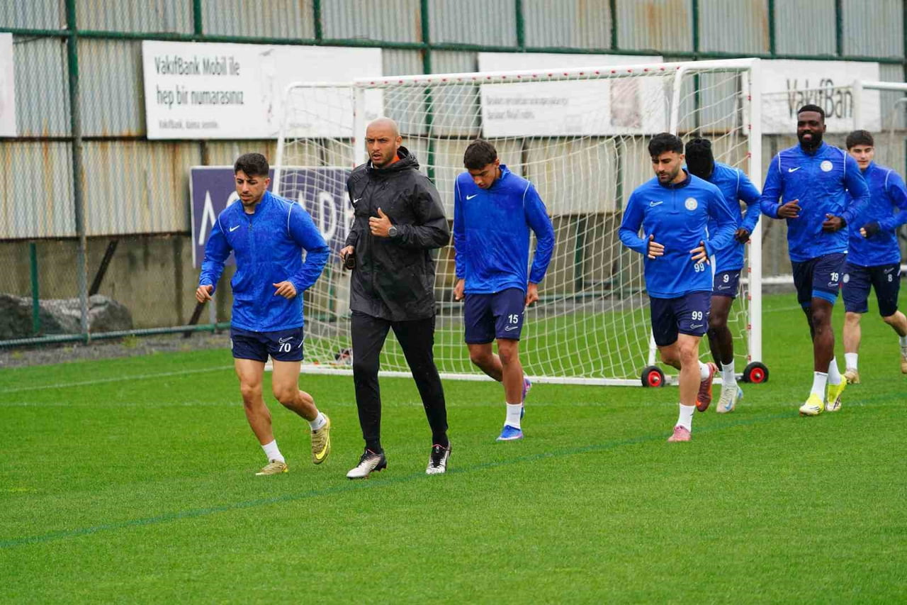 ÇAYKUR RİZESPOR, SAMSUNSPOR İLE OYNAYACAĞI KARŞILAŞMANIN HAZIRLIKLARINA BAŞLADI.