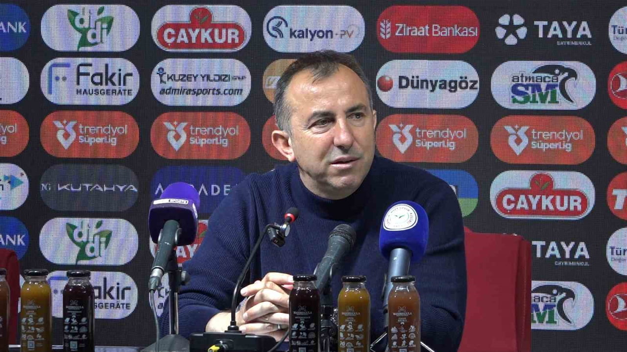 ÇAYKUR RİZESPOR TEKNİK DİREKTÖRÜ RECEP UÇAR "OYUNCULARIMI CANIGÖNÜLDEN TEBRİK EDİYORUM. ÇOK GÜZEL...