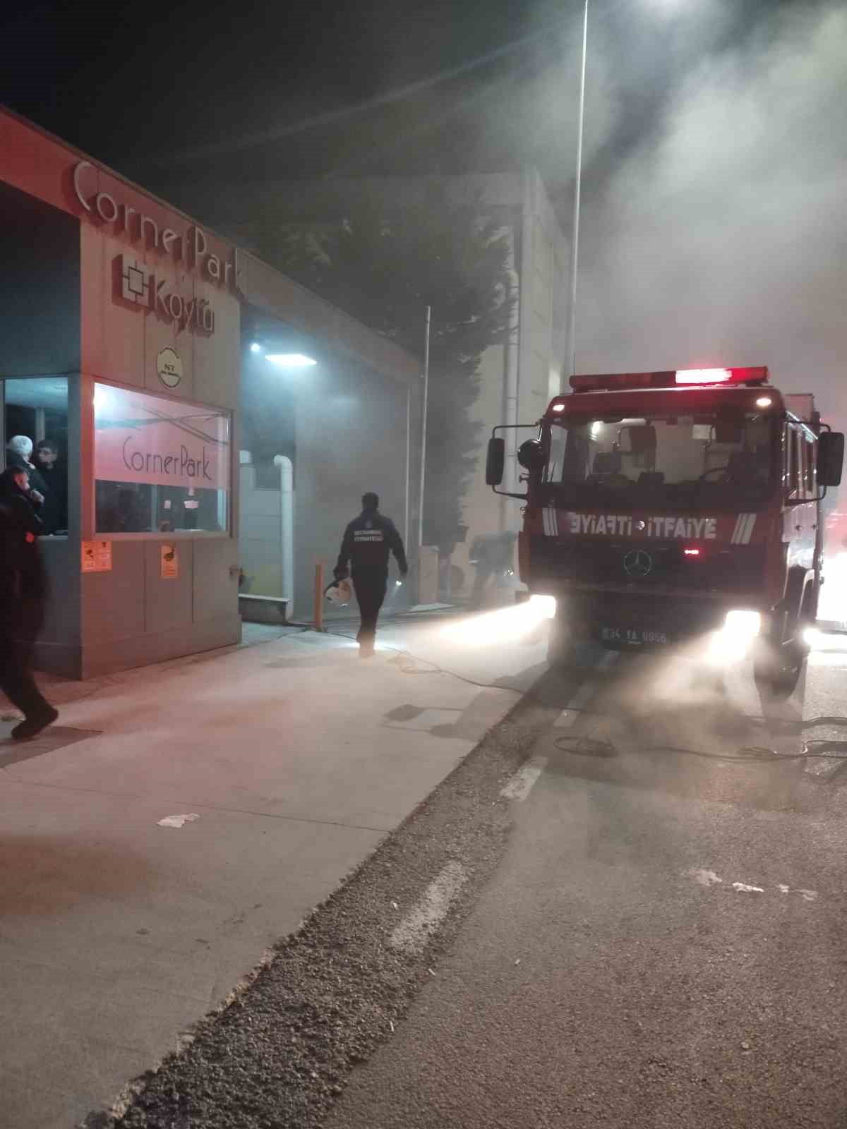 ÇEKMEKÖY’DE SİTE OTOPARKINDA KORKUTAN ELEKTRİKLİ ARAÇ YANGINI