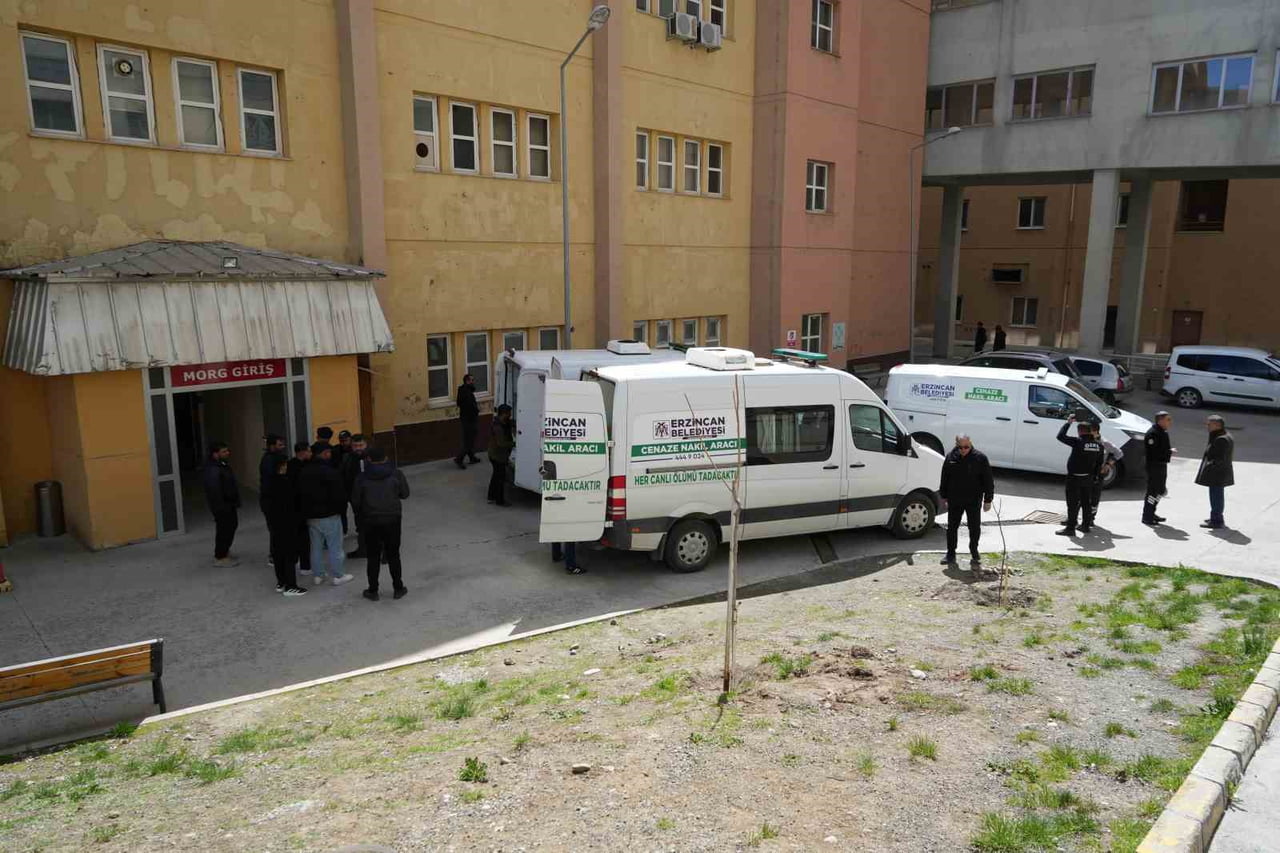 CENAZELER, ERZİNCAN MENGÜCEK GAZİ EĞİTİM VE ARAŞTIRMA HASTANESİ MORGUNDAKİ İŞLEMLERİN ARDINDAN...