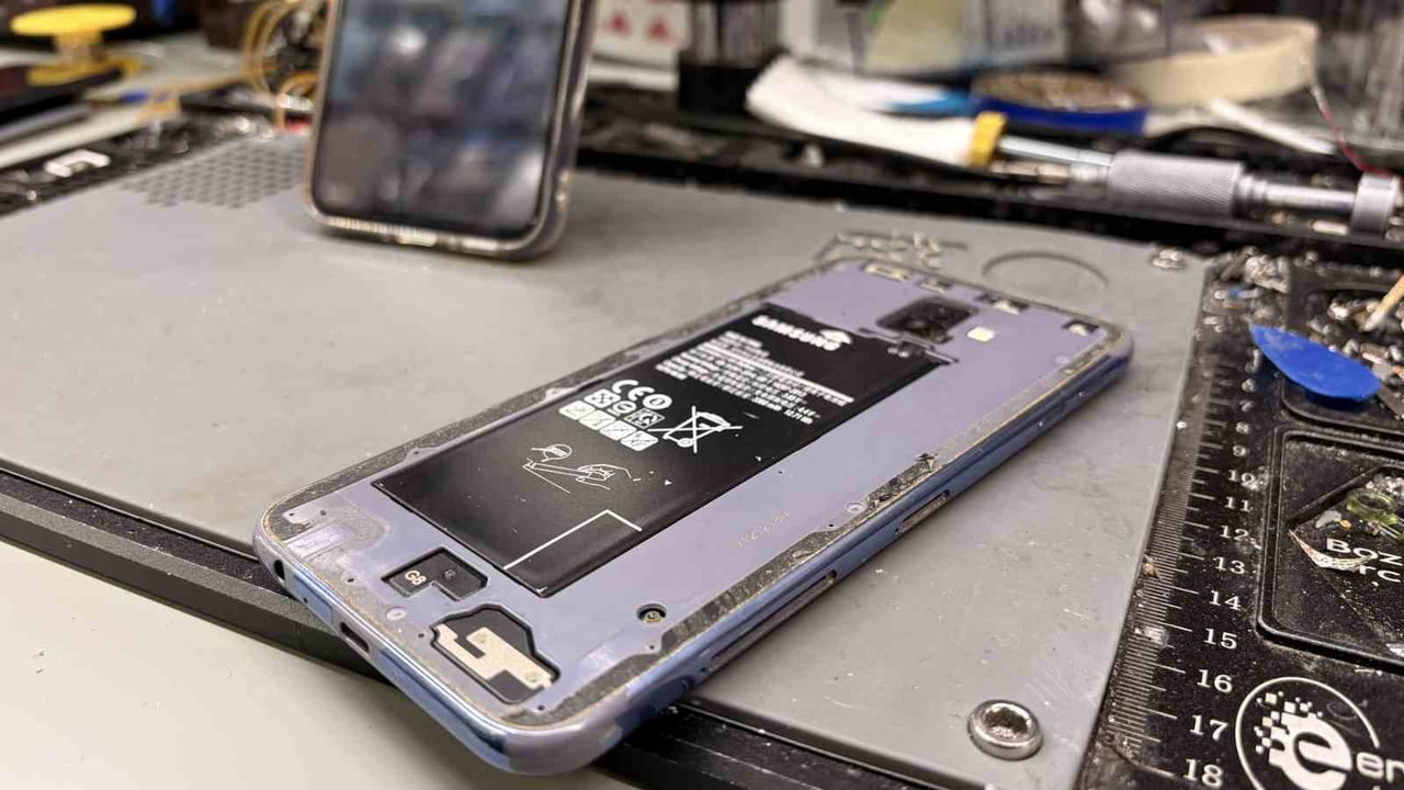 CEP TELEFONU BATARYASININ DAHA UZUN ÖMÜRLÜ KULLANIM İÇİN BATARYANIN TAMAMEN ŞARJ OLDUĞUNDA, ŞARJ...