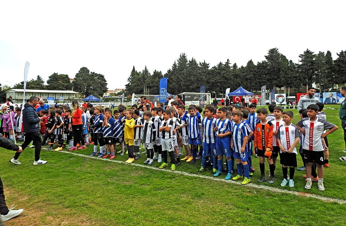 ÇEŞME’DE U9 FUTBOL FESTİVALİ COŞKUSU