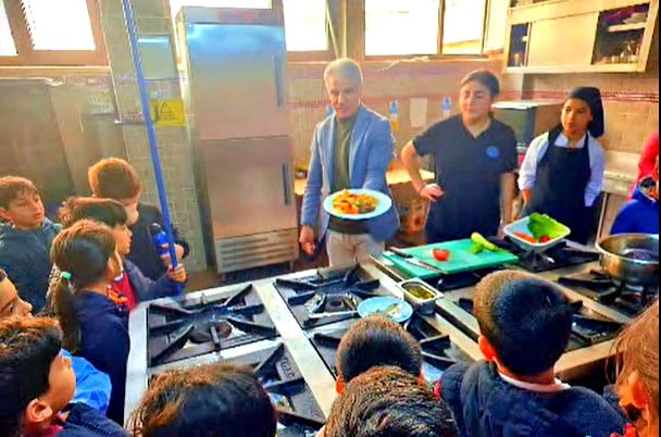 ÇEŞMELİ ÖĞRENCİLER SAĞLIKLI BESLENMEYİ YERİNDE ÖĞRENDİ