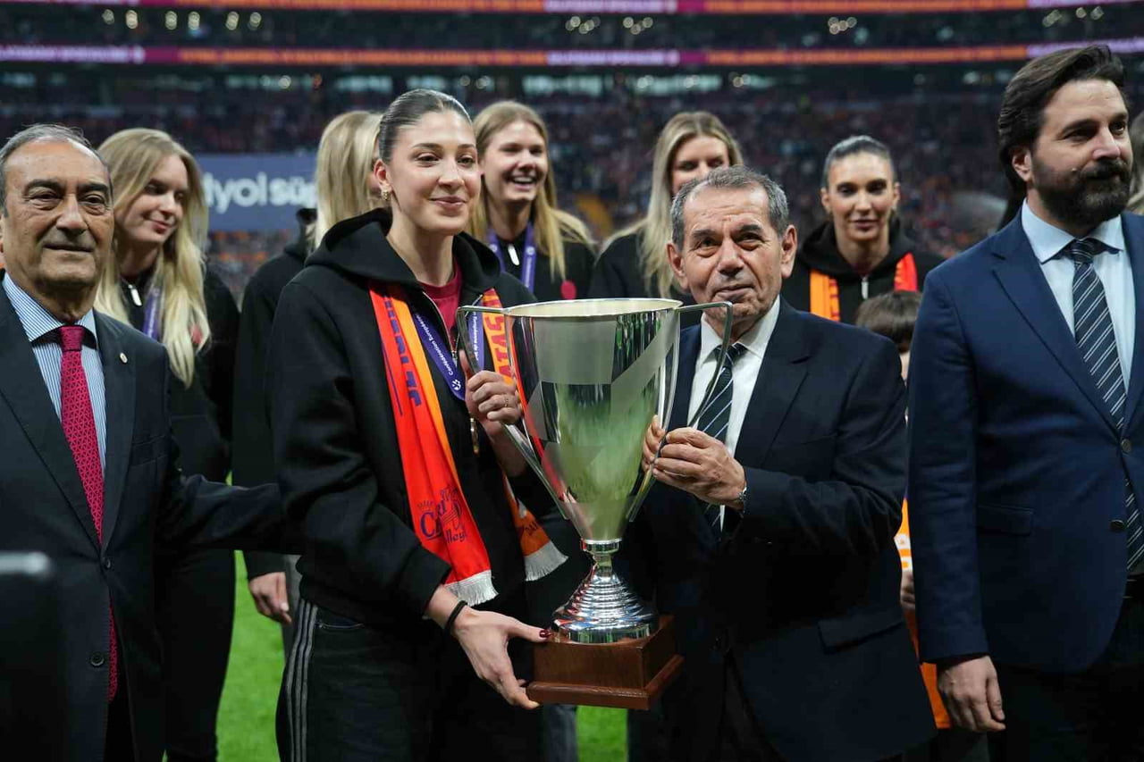 CEV KUPASI ŞAMPİYONU GALATASARAY KADIN VOLEYBOL TAKIMI OYUNCULARI VE TEKNİK EKİBİ, MÜSABAKA...