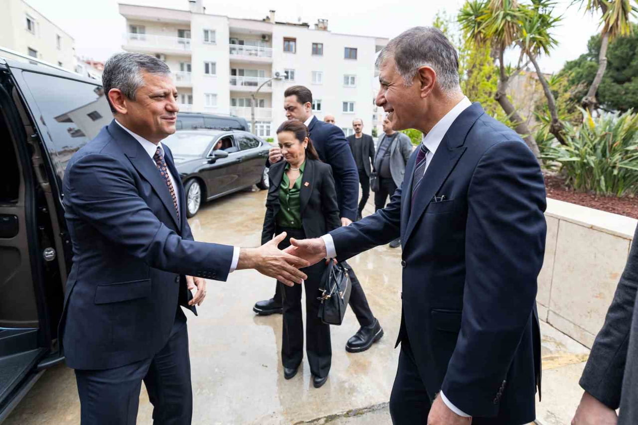 CHP GENEL BAŞKANI ÖZGÜR ÖZEL'İ İZMİR BÜYÜKŞEHİR BELEDİYE BAŞKANI DR. CEMİL TUGAY...