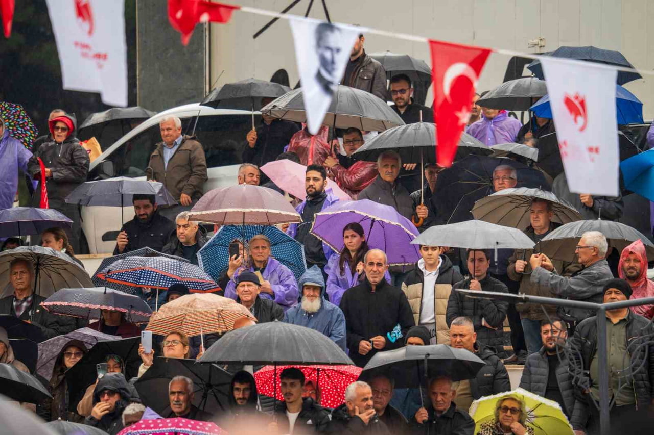 CHP GENEL BAŞKANI ÖZGÜR ÖZEL GENEL BAŞKAN YARDIMCILARI GÖKÇE GÖKÇEN VE GÖKHAN ZEYBEK İLE BİRLİKTE...