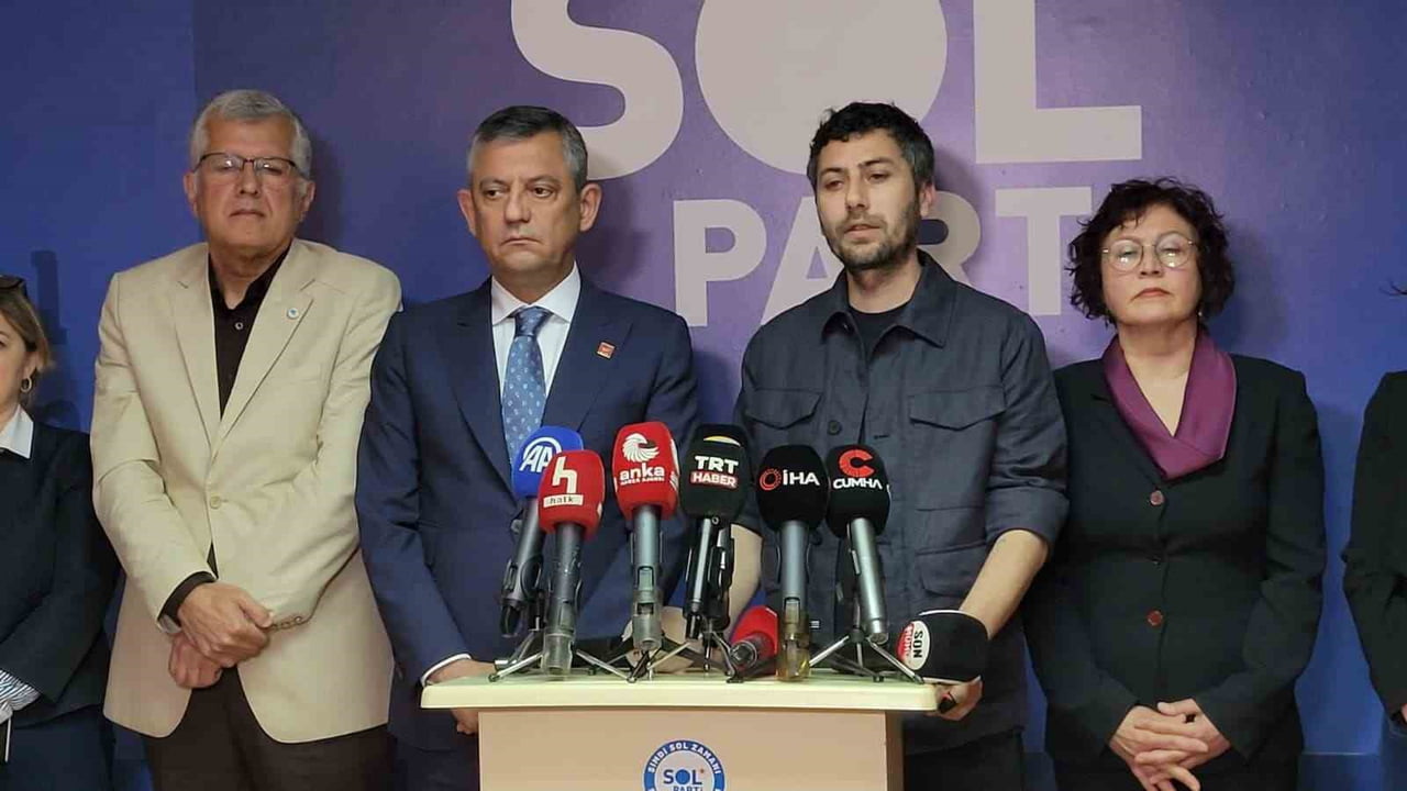 CHP GENEL BAŞKANI ÖZGÜR ÖZEL, SOL PARTİ GENEL BAŞKANI ÖNDER İŞLEYEN İLE ORTAK BASIN TOPLANTISI...