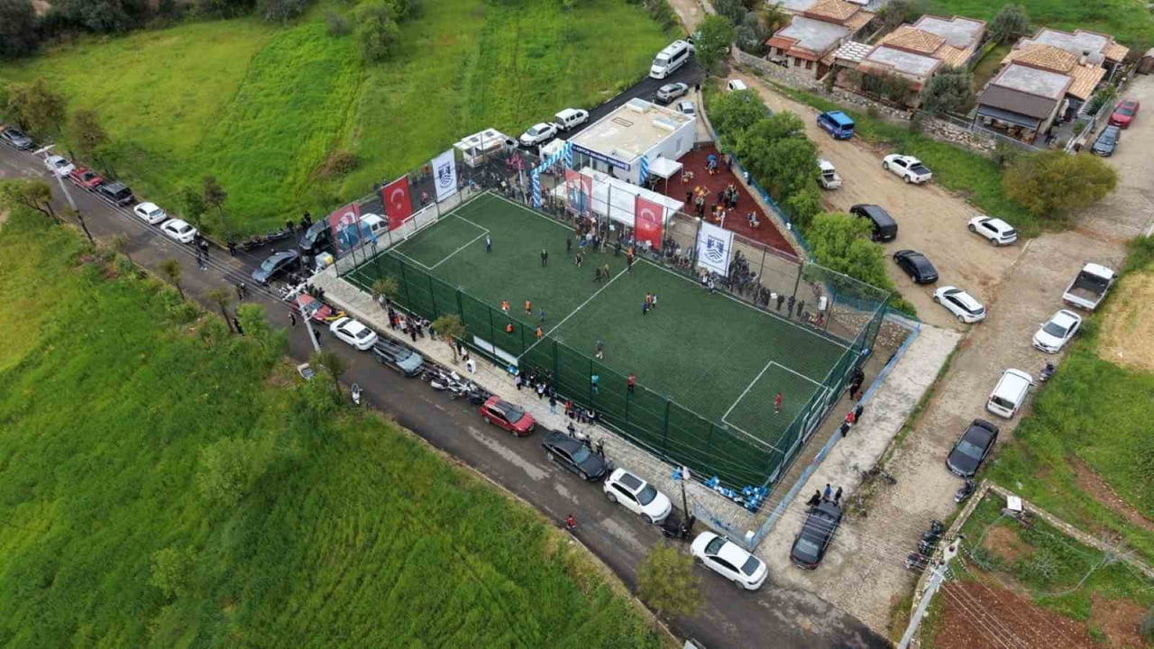 ÇİFTLİK HALI SAHA TESİSLERİ VATANDAŞLARIN KULLANIMINA AÇILDI