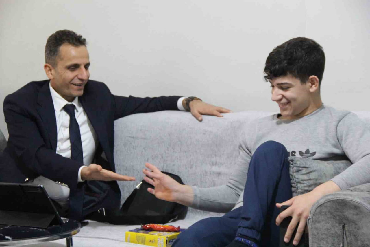 CİZRE’DE SAĞLIK DURUMLARI NEDENİYLE OKULA GİDEMEYEN ÖZEL ÖĞRENCİLER, "EVDE EĞİTİM" MODELİYLE...