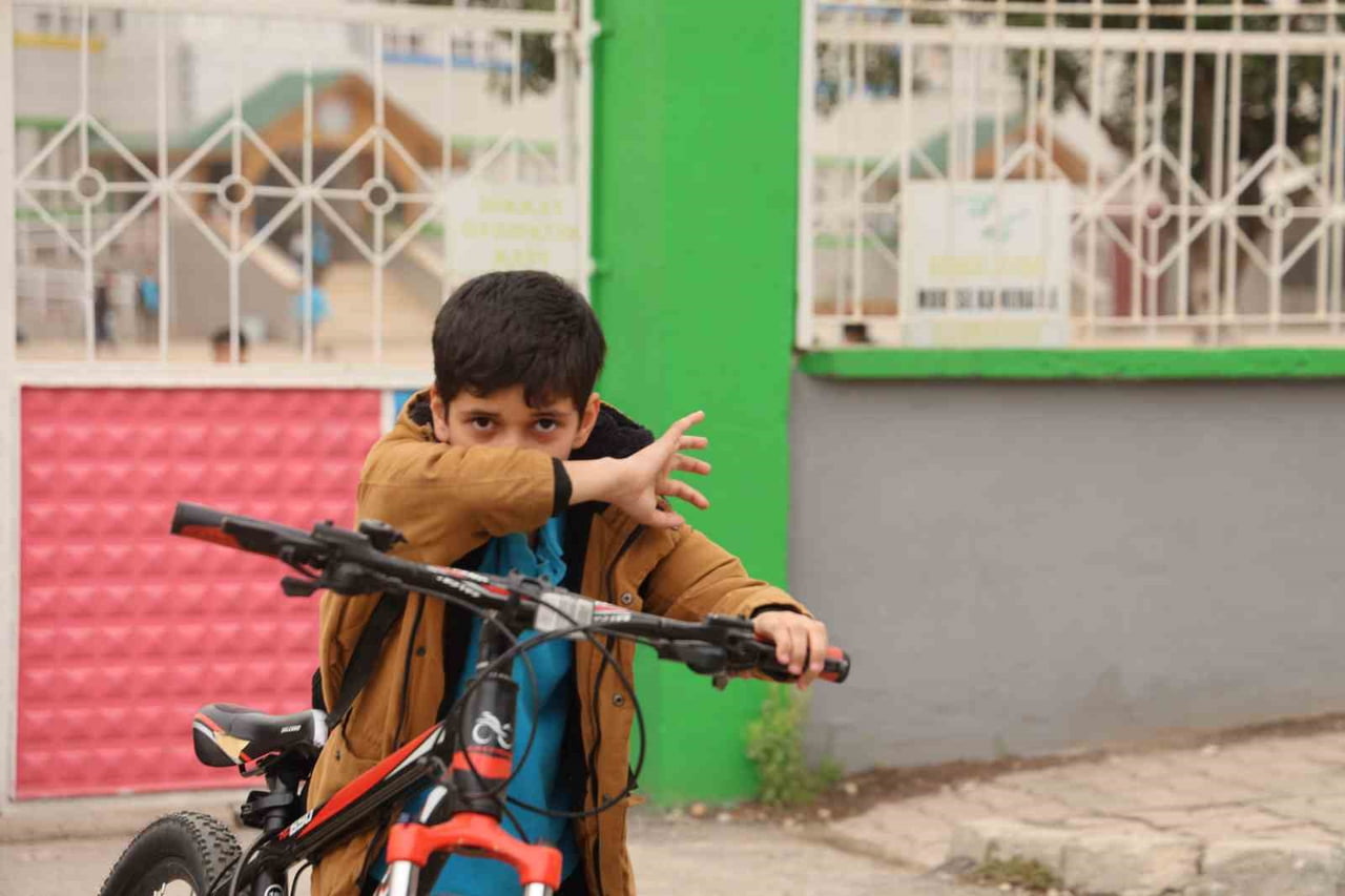 ÇOCUKLAR ZOR ANLAR YAŞADI