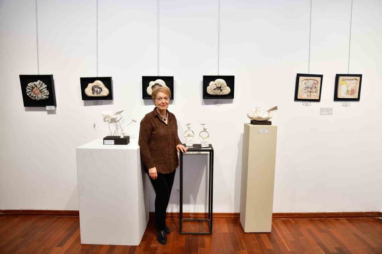 ÇOCUKLARIN UMUT DOLU DÜNYASINDAN İLHAM ALAN "UMUDA YOLCULUK" ADLI SERAMİK SERGİSİ, SANATSEVERLERLE...