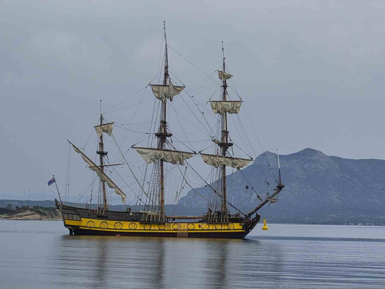 COOK ADALARI BAYRAKLI "TS SHTANDART" İSİMLİ GEZİ GEMİSİ, MUĞLA’NIN DATÇA İLÇESİ LİMANINA...