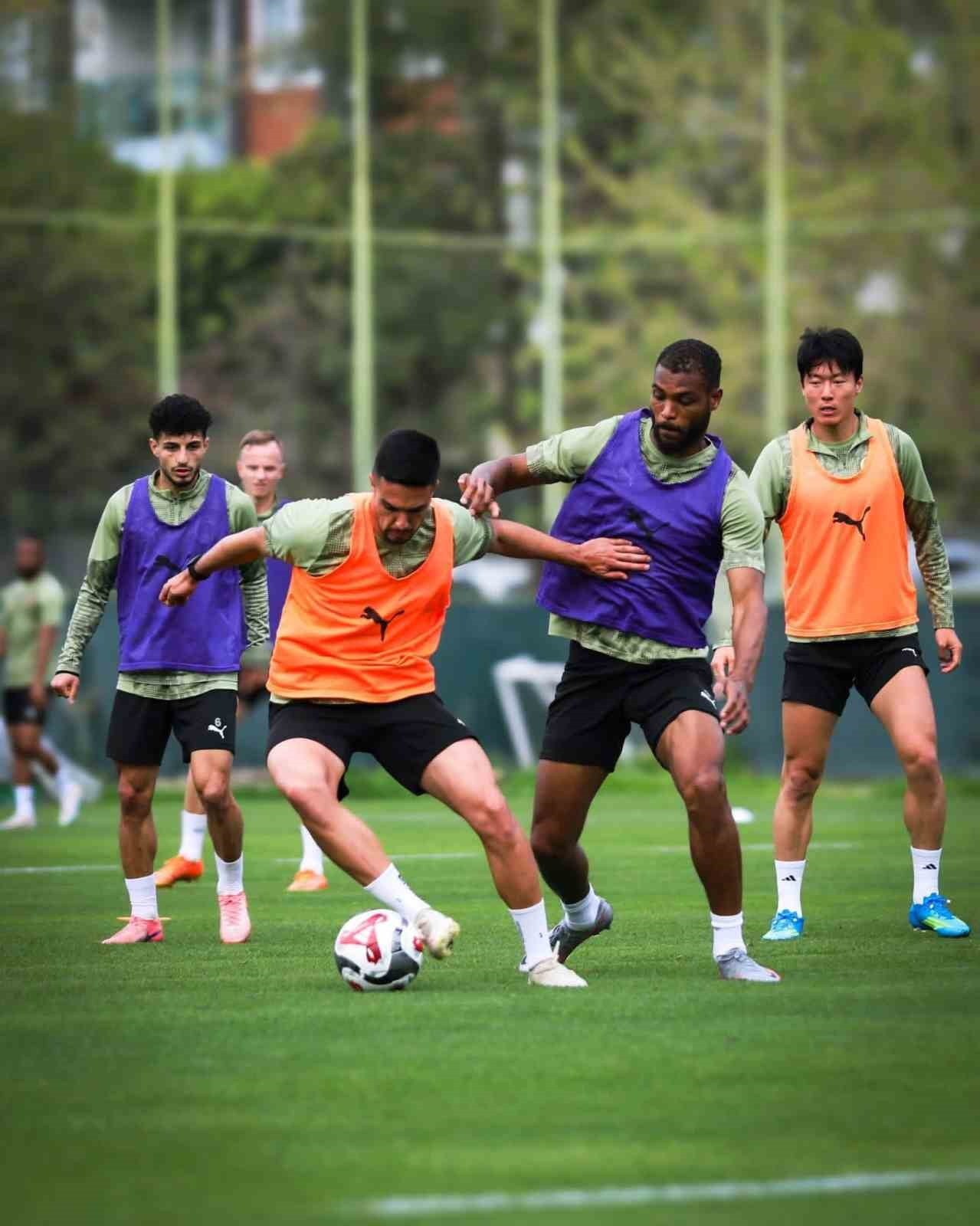 CORENDON ALANYASPOR, TRENDYOL SÜPER LİG’İN 30’UNCU HAFTASINDA DEPLASMANDA OYNAYACAĞI KASIMPAŞA...