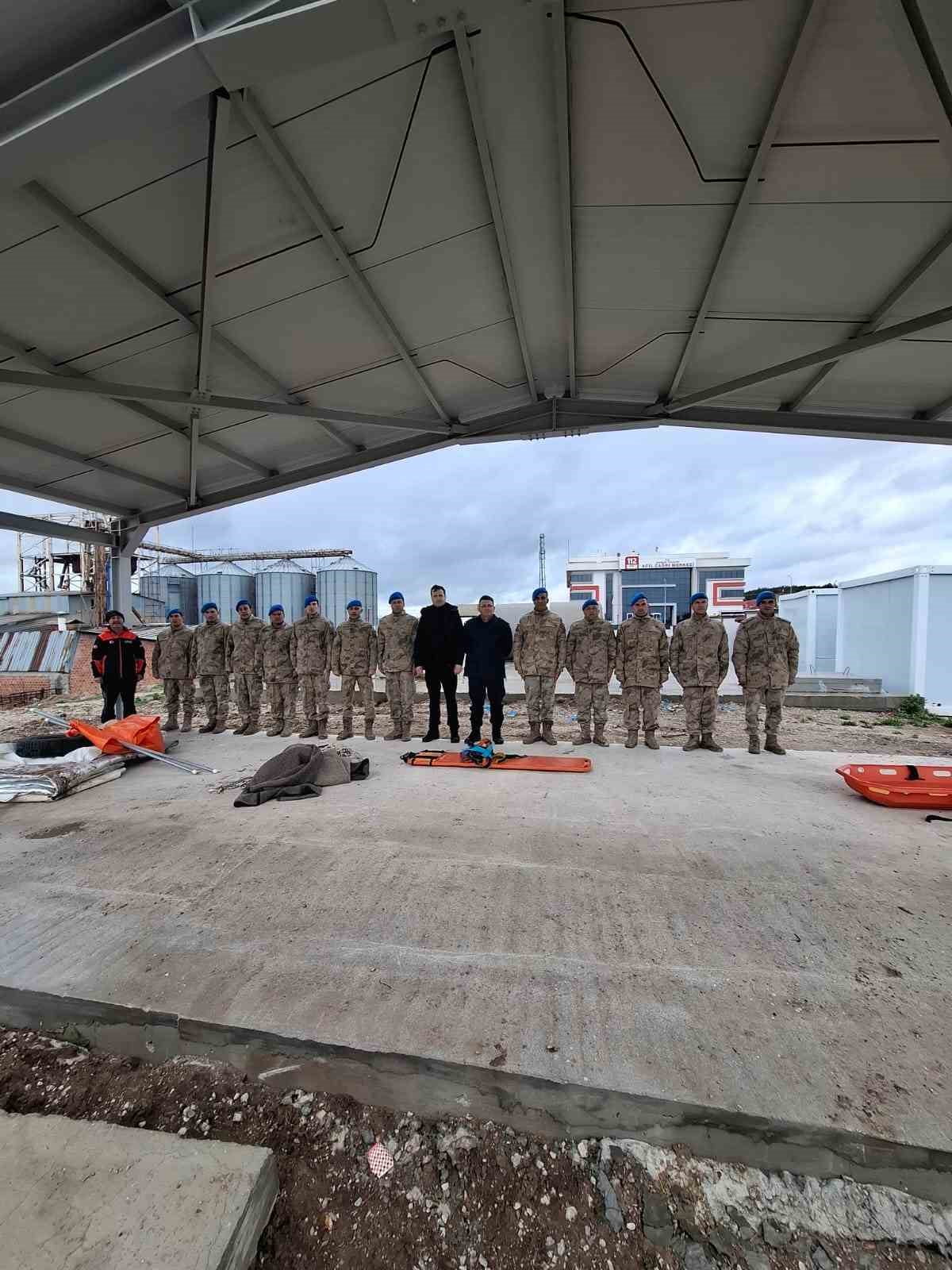 ÇORUM'DA AFAD EKİPLERİ TARAFINDAN JANDARMA KOMANDO BİRLİKLERİNE ARAMA VE KURTARMA EĞİTİMİ...