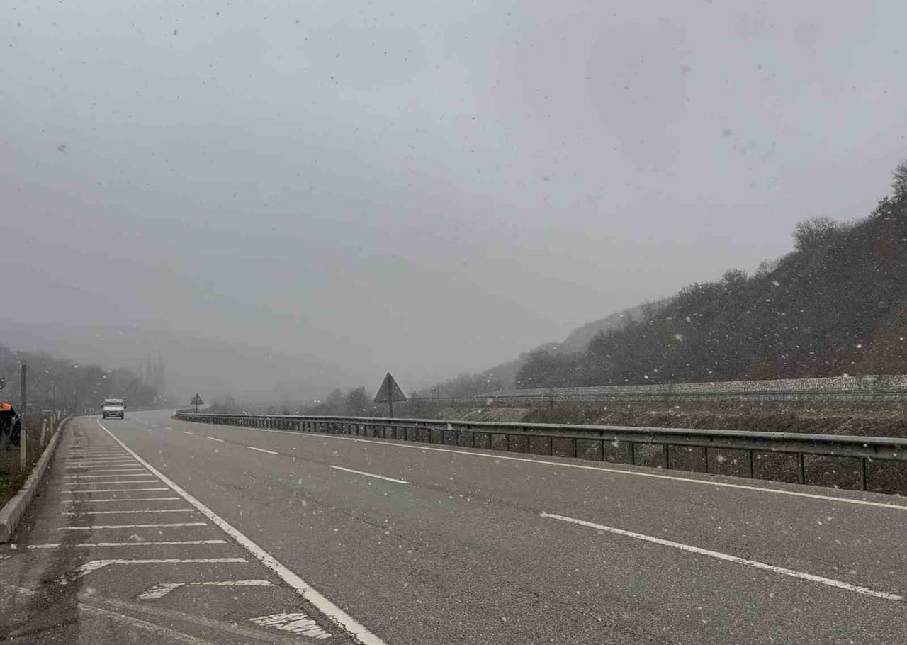 ÇORUM'DA HAVA SICAKLIĞININ DÜŞMESİNİN ARDINDAN YÜKSEK RAKIMLI BÖLGELERDE KAR YAĞIŞI ETKİLİ OLMAYA...