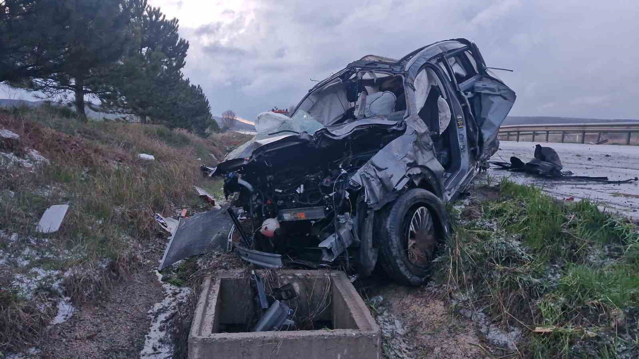 ÇORUM'DA TAKLA ATAN CİPİN SÜRÜCÜSÜ ÖLDÜ