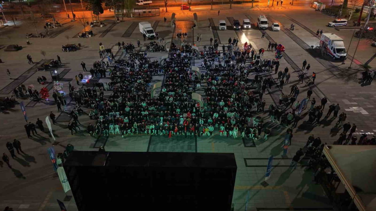 ÇORUM'DA VATANDAŞLAR, A MİLLİ FUTBOL TAKIMI'NIN KOSOVA'YI 1-0 MAĞLUP ETTİĞİ DÜNYA KUPASI ELEMELERİ...