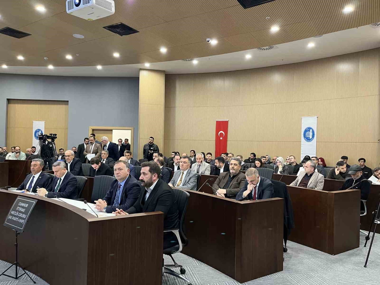 ÇORUM BELEDİYE MECLİSİ’NDE, VELİ PAŞA HANI ÖNÜNDE OLUŞTURAN MEYDANIN İSMİ"HANÖNÜ MEYDANI" OLARAK...