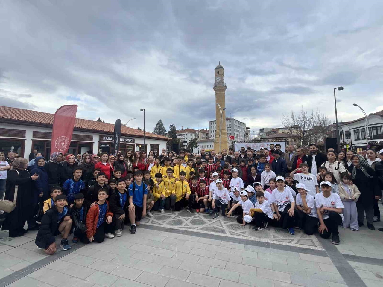 ÇORUM’DA 7 NİSAN DÜNYA SAĞLIK GÜNÜ’NDE FARKINDALIK OLUŞTURMAK AMACIYLA DÜZENLENEN YÜRÜYÜŞTE...