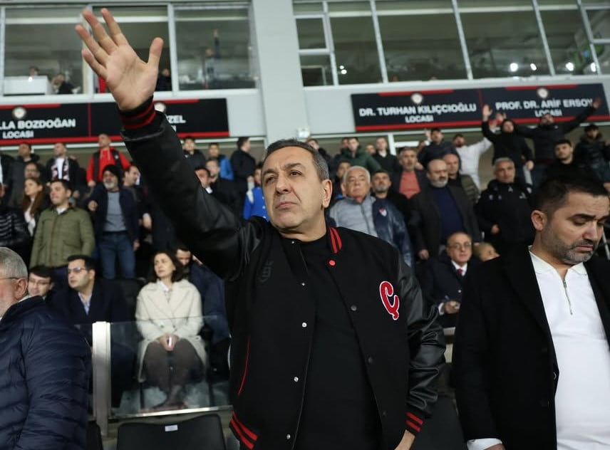ÇORUM FK ONURSAL BAŞKANI VE SUNGURLU BELEDİYE BAŞKANI MUHSİN DERE, ÇORUM FK’NİN 1-0 MAĞLUP OLDUĞU...