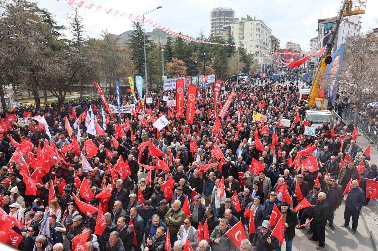 CUMHURİYET HALK PARTİSİ (CHP) GENEL BAŞKANI ÖZGÜR ÖZEL’İN NEVŞEHİR’DE DÜZENLEDİĞİ MİTİNGDE AÇILAN...