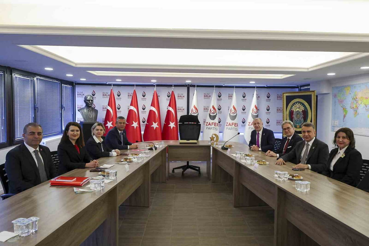 CUMHURİYET HALK PARTİSİ (CHP) GENEL ÖZGÜR ÖZEL, "MASUM İNSANLARI ÖLDÜREN BİR SOYKIRIMCININ...