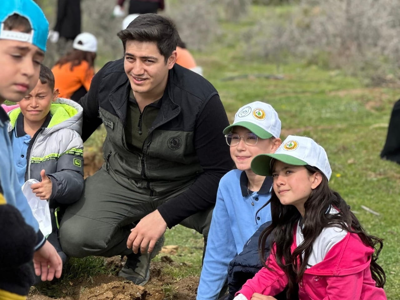 DADAĞLI MAHALLESİ SU DEPOSU MEVKİİNDE GERÇEKLEŞTİRİLEN FİDAN DİKİM TÖRENİNDE YAPTIĞI KONUŞMADA...