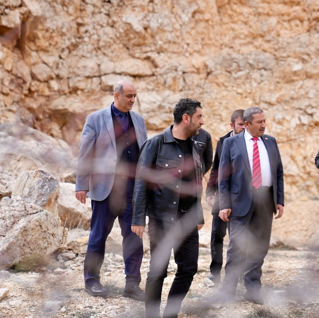 DARENDE’DE YOL SEFERBERLİĞİ BAŞLATILDI