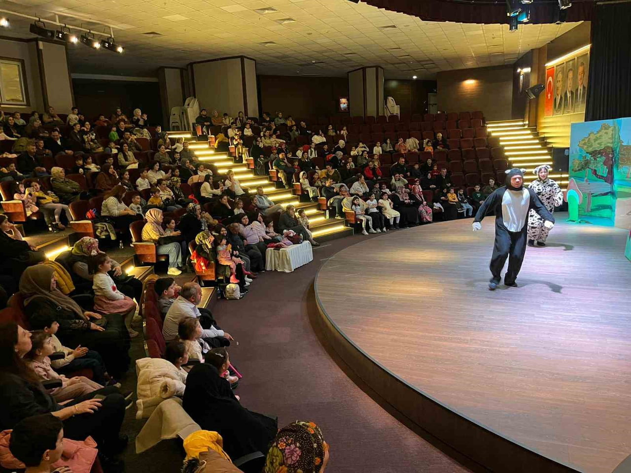 DARICA'DA DÜZENLENEN KÜLTÜR VE SANAT ETKİNLİKLERİYLE ÇOCUKLAR HAFTA SONLARINI HEM ÖĞRENEREK HEM DE...