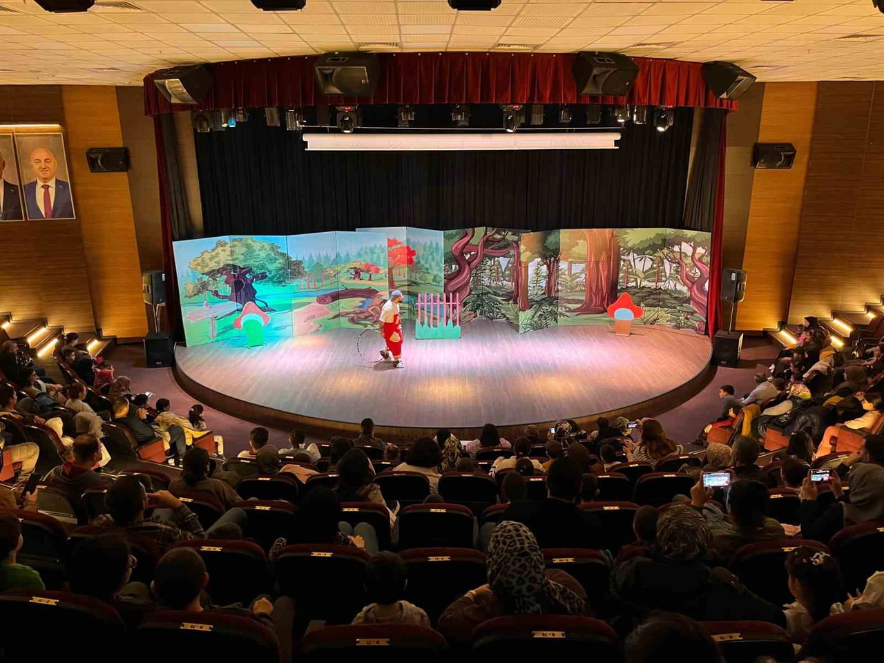 DARICA'DA DÜZENLENEN KÜLTÜR VE SANAT ETKİNLİKLERİYLE ÇOCUKLAR HAFTA SONLARINI HEM ÖĞRENEREK HEM DE...