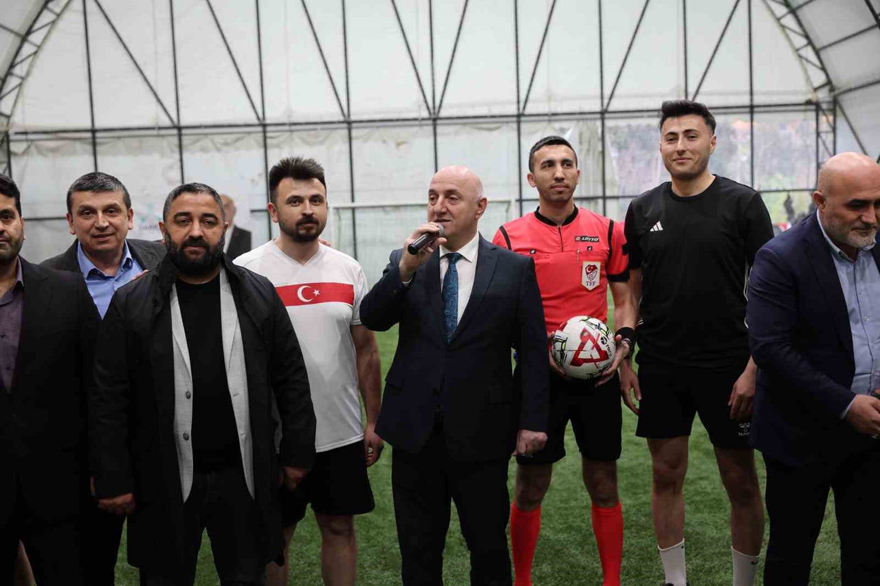 DARICA'DA DÜZENLENEN VE İLÇENİN SİMGESİ OLAN ENGİNARIN İSMİNİ TAŞIYAN "1. ENGİNAR FUTBOL...
