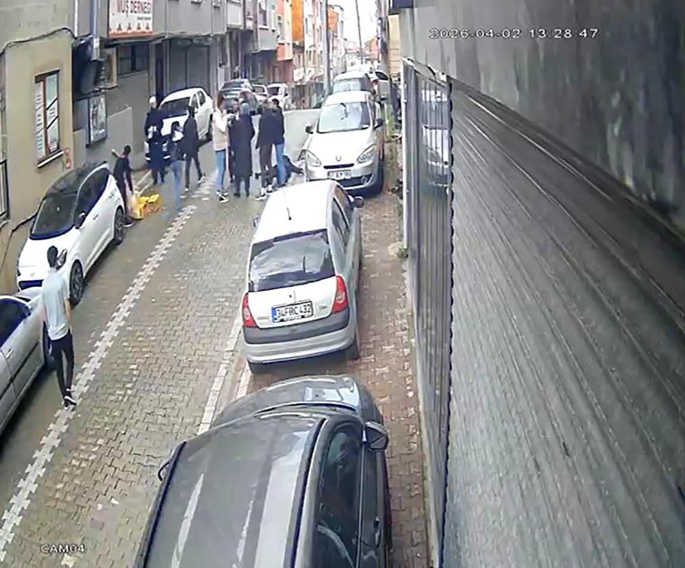 DARP EDİLEN KADIN UZUN SÜRE BOYUNCA YERDE BAYGIN HALDE YATARKEN, İHBAR ÜZERİNE OLAY YERİNE POLİS...