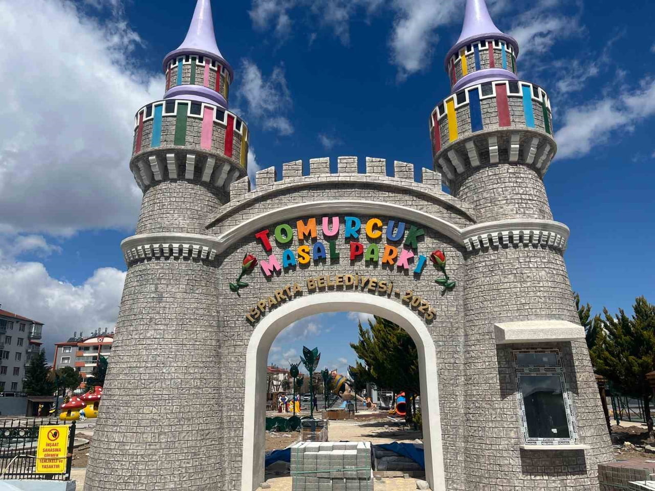 DAVRAZ MAHALLESİ’NDE UZUN YILLARDIR ATIL DURUMDA OLAN VE ESKİ ADIYLA AQUA PARK OLARAK BİLİNEN...