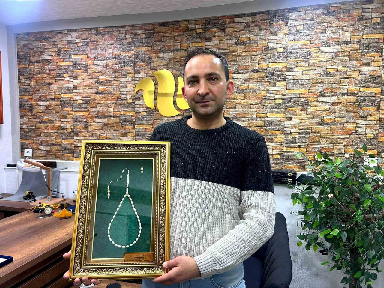 DEDE YADİGARI MERAKLA BAŞLADIĞI İŞE KÜLTÜR VE TURİZM BAKANLIĞI ONAYLI TESPİH TASARIM USTASI OLARAK...