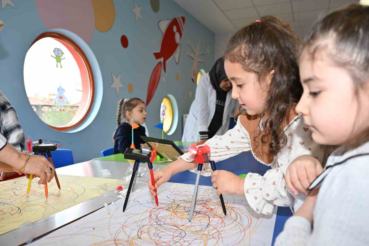 DEMİRCİ AKINCILARI, 4-6 YAŞ KUR'AN KURSU'NDA ROBOTİK KODLAMA ŞENLİĞİ DÜZENLENDİ.