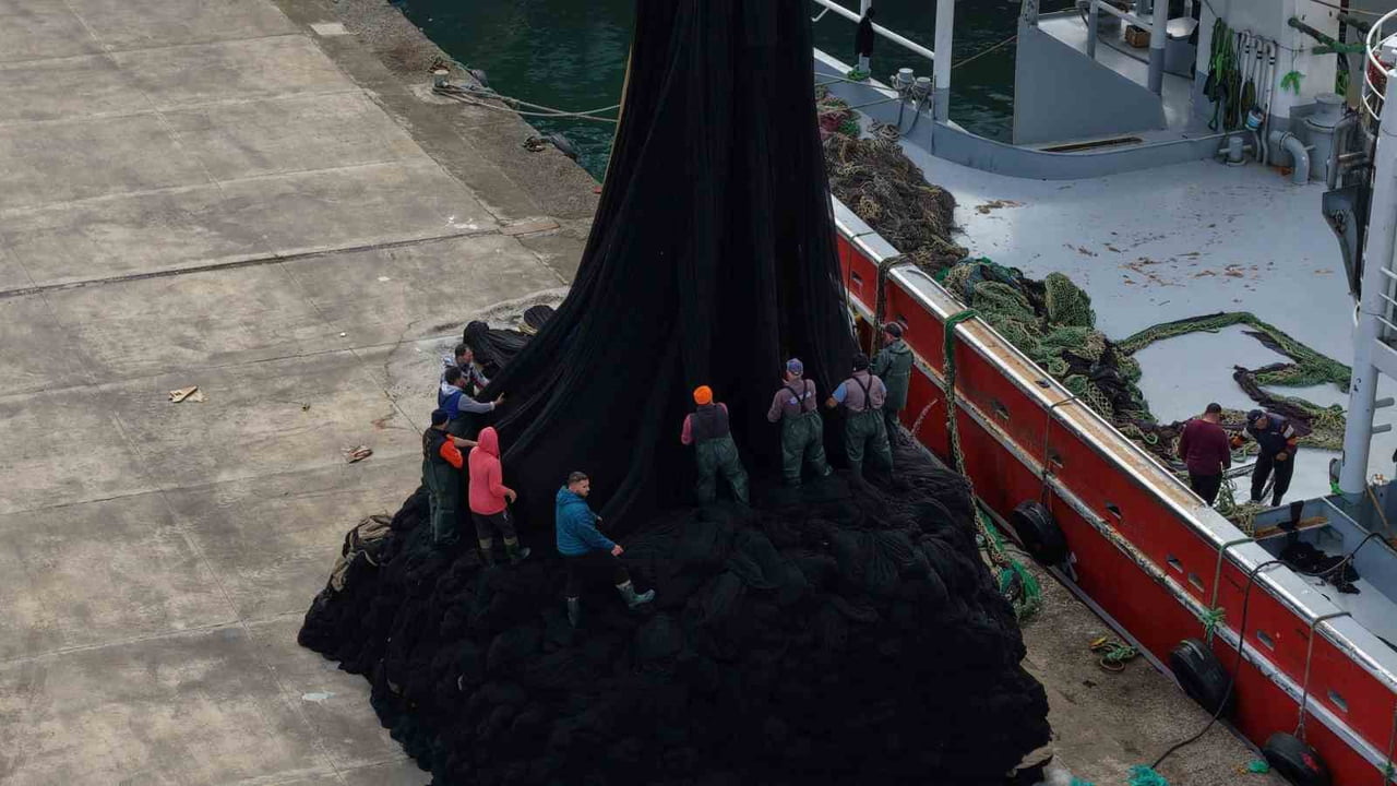 DENİZLERDE 15 NİSAN’DA BAŞLAYACAK AV YASAĞINA KISA BİR SÜRE KALA TRABZON'DA BALIKÇILARIN BÜYÜK...