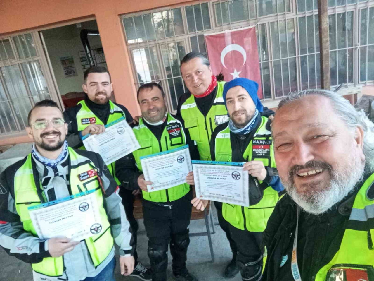 DENİZLİ'DE BİR ARAYA GELEN BULDAN MOTOSİKLET KULLANICILARI (BULMOK) ÜYELERİ, UZMAN EĞİTMENLERDEN...