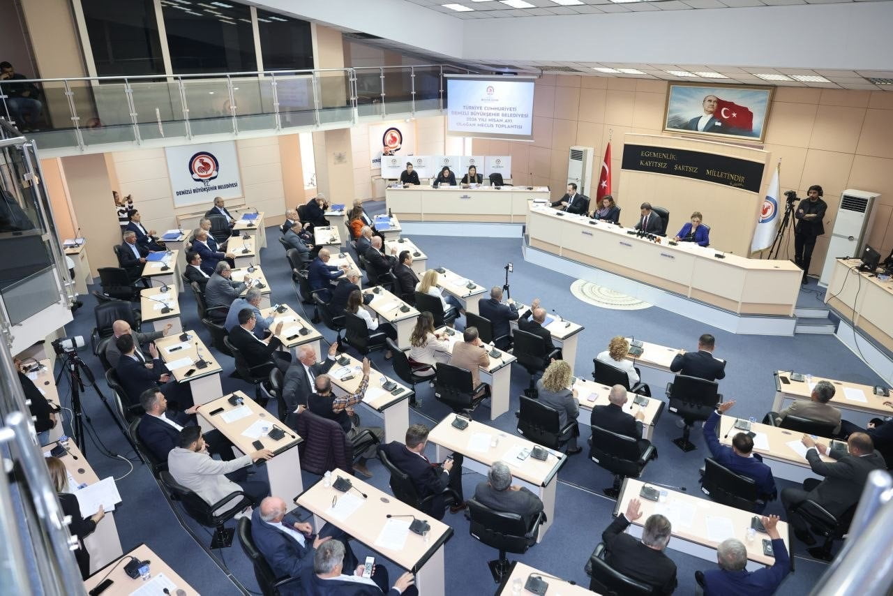 DENİZLİ BÜYÜKŞEHİR BELEDİYESİ'NİN 2025 YILI FAALİYET RAPORU MECLİS ONAYINDAN GEÇTİ. BAŞKAN...