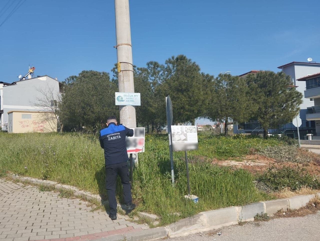 DENİZLİ BÜYÜKŞEHİR BELEDİYESİ, KENT ESTETİĞİNİ KORUMAK VE YAYA-ARAÇ GÜVENLİĞİNİ SAĞLAMAK AMACIYLA...