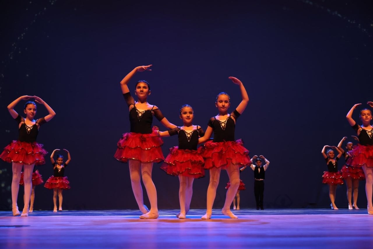 DENİZLİ BÜYÜKŞEHİR BELEDİYESİ’NİN 23 NİSAN ULUSAL EGEMENLİK VE ÇOCUK BAYRAMI ETKİNLİKLERİ, BALE VE...