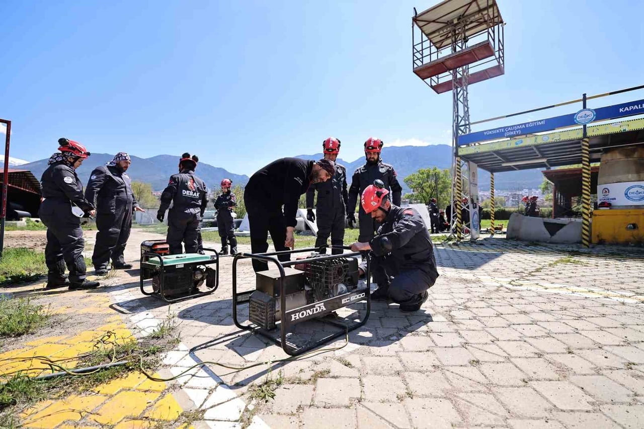 DENİZLİ BÜYÜKŞEHİR BELEDİYESİ, "AFETLERE DİRENÇLİ ŞEHİR" VİZYONU KAPSAMINDA BÜNYESİNDE OLUŞTURDUĞU...