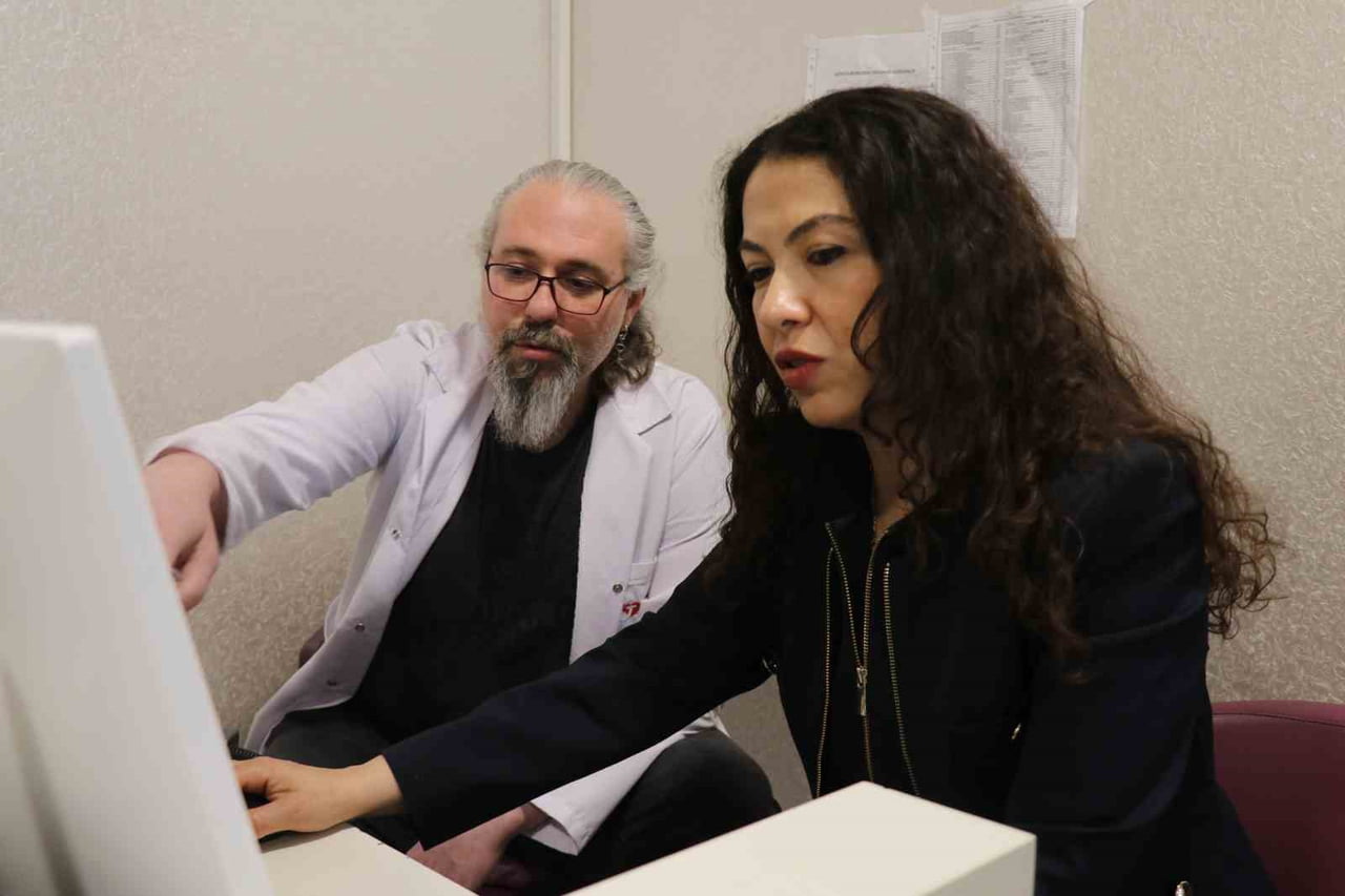 DENİZLİ’DE KARIN AĞRISI VE KİLO KAYBI ŞİKAYETLERİYLE ÖZEL DENİZLİ TEKDEN HASTANESİNE BAŞVURAN 33...