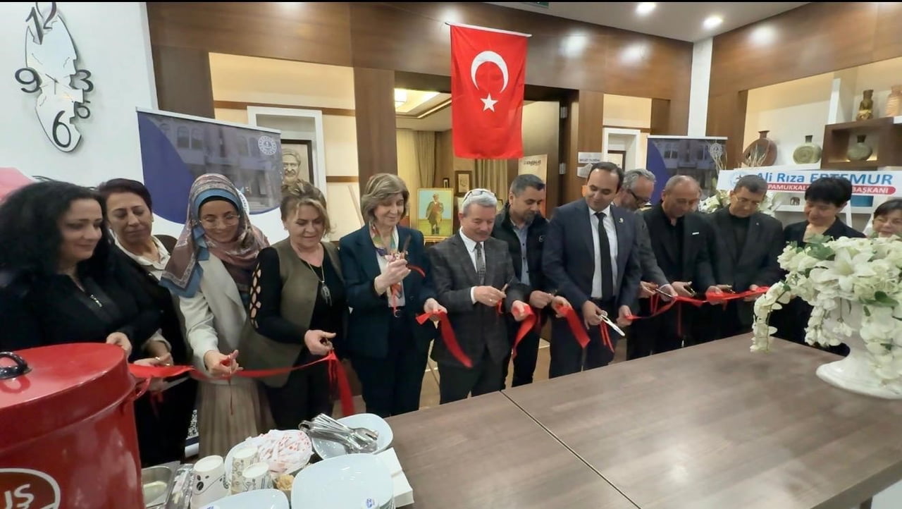 DENİZLİ’DE KURSİYERLER TARAFINDAN HAZIRLANAN "İZ BIRAKANLAR" TEMALI RESİM SERGİSİ, GENİŞ KATILIMLA...