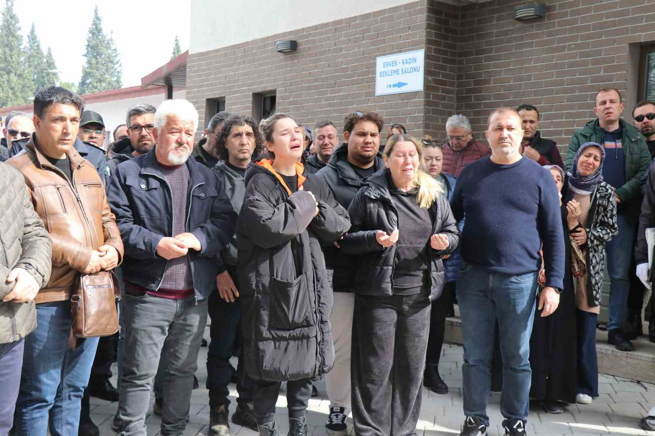 DENİZLİ’DE SPOR SALONUNDA KALP KRİZİ GEÇİREN EMEKLİ 3. SINIF EMNİYET MÜDÜRÜ KALDIRILDIĞI HASTANEDE...