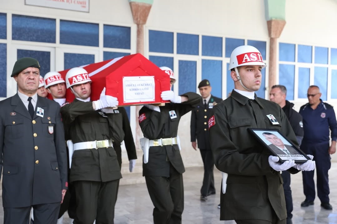 DENİZLİ’DE YAŞAYAN 73 YAŞINDAKİ KIBRIS GAZİSİ ASRİ MEZARLIK'TA DÜZENLENEN ASKERİ TÖRENİN ARDINDAN...