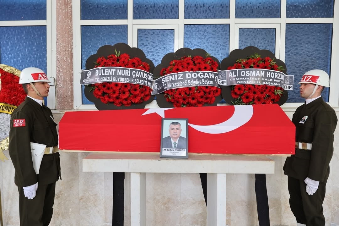 DENİZLİ’DE YAŞAYAN 73 YAŞINDAKİ KIBRIS GAZİSİ ASRİ MEZARLIK'TA DÜZENLENEN ASKERİ TÖRENİN ARDINDAN...