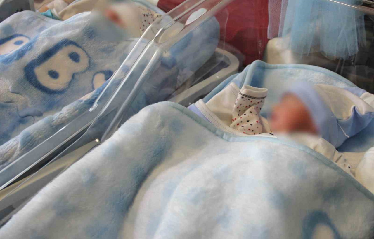 DENİZLİ’DE YENİ DOĞUM YAPAN ANNELERE 9 BİN TL’LİK DESTEK VERİLİYOR