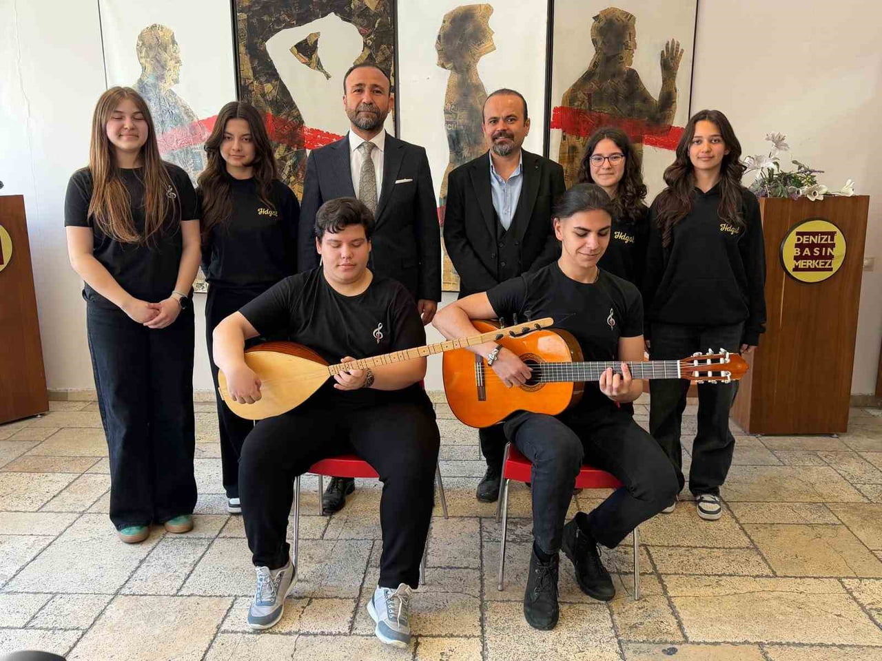 DENİZLİ HAKKI DEREKÖYLÜ GÜZEL SANATLAR LİSESİ ÖĞRETMEN VE ÖĞRENCİLERİ, 15 ÖZGÜN DENİZLİ TÜRKÜSÜNÜ...