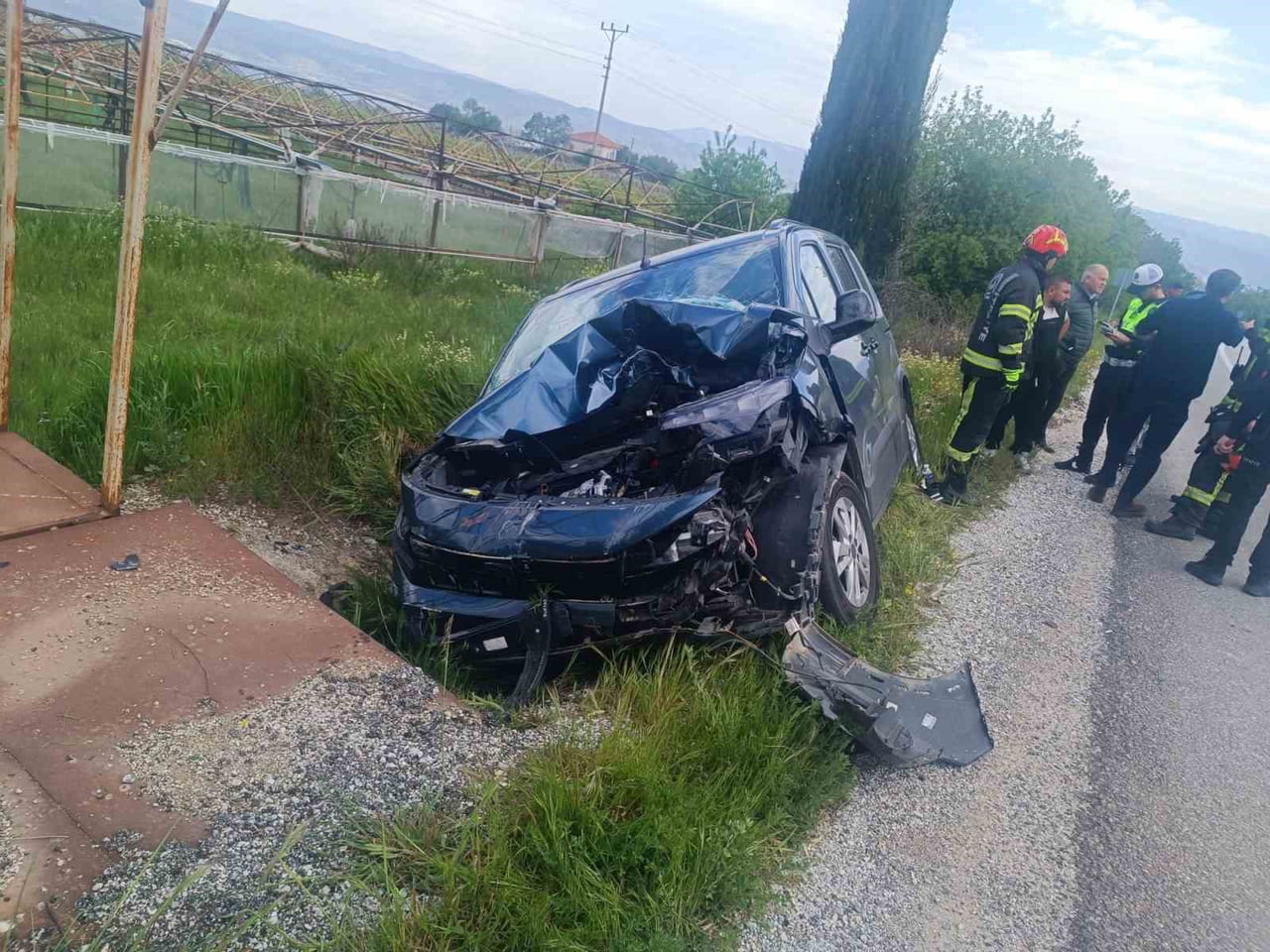 DENİZLİ’NİN BULDAN İLÇESİNDE TRAKTÖR İLE HAFİF TİCARİ ARACIN ÇARPIŞMASI SONUCU MEYDANA GELEN...