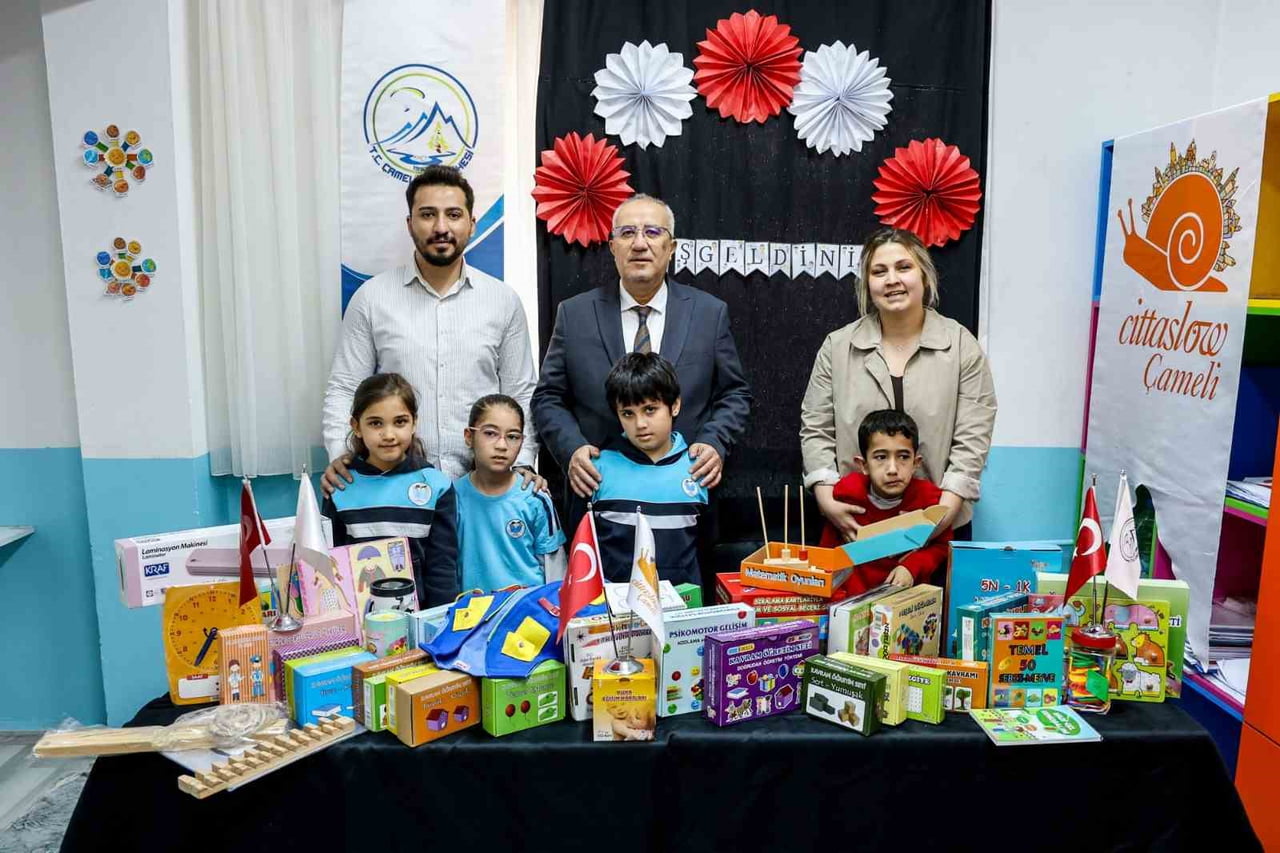 DENİZLİ’NİN ÇAMELİ İLÇESİNDE ÖZEL EĞİTİM ÖĞRENCİLERİ İÇİN SAĞLANAN MALZEMELER, BELEDİYE BAŞKANI...
